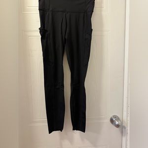 Lulu leggings size 8 unsure of style but has lots of pockets